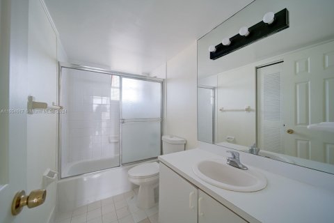 Condo in North Miami Beach, Florida, 1 bedroom  № 1351687 - photo 6