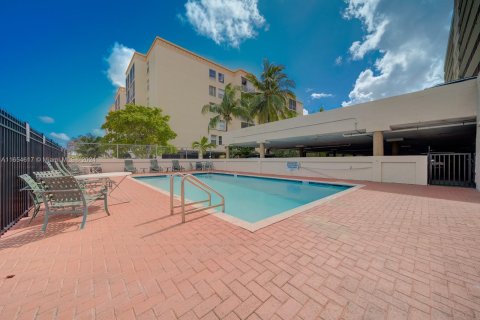 Condo in North Miami Beach, Florida, 1 bedroom  № 1351687 - photo 28