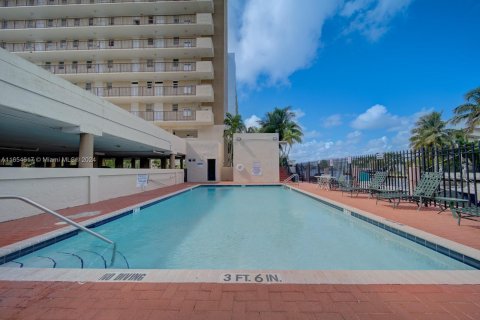 Condo in North Miami Beach, Florida, 1 bedroom  № 1351687 - photo 25