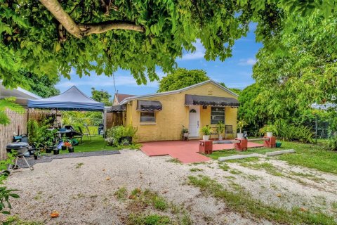 Villa ou maison à vendre à Miami, Floride: 3 chambres, 143.16 m2 № 1385890 - photo 2