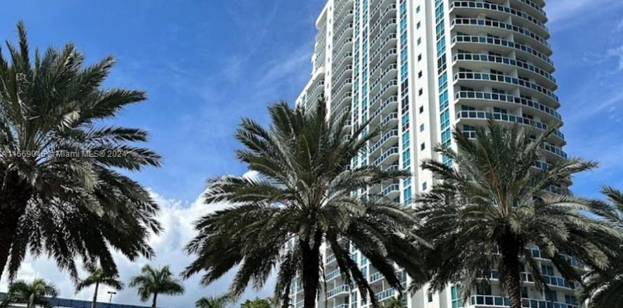 Apartment in Hallandale Beach, Florida 1 bedroom № 1385856