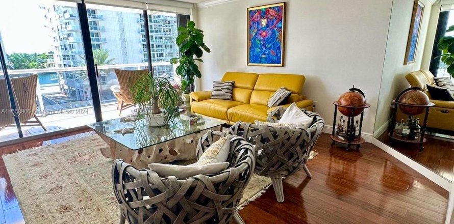 Condo in Miami Beach, Florida, 2 bedrooms  № 1385855