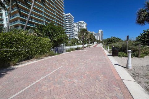 Condo in Miami Beach, Florida, 2 bedrooms  № 1385855 - photo 28