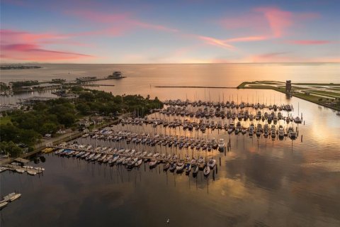 Condo in Saint Petersburg, Florida, 1 bedroom  № 1372199 - photo 4