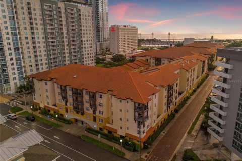 Copropriété à vendre à Saint Petersburg, Floride: 1 chambre, 69.03 m2 № 1372199 - photo 1