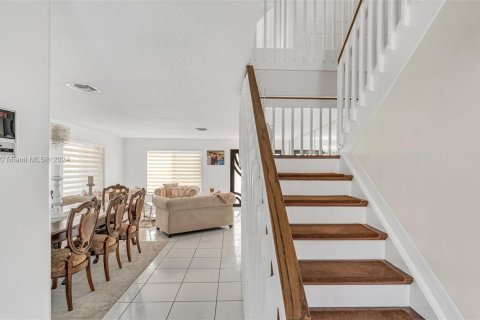 Casa en venta en Hialeah, Florida, 5 dormitorios, 267.65 m2 № 1372336 - foto 14