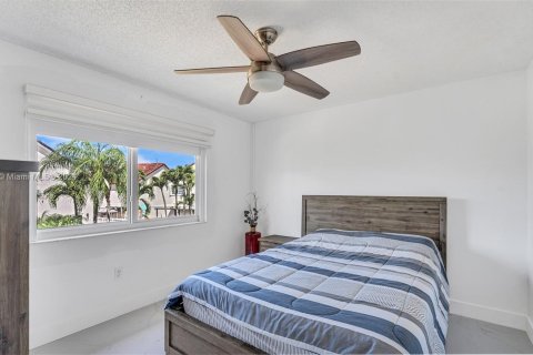 Casa en venta en Hialeah, Florida, 5 dormitorios, 267.65 m2 № 1372336 - foto 20