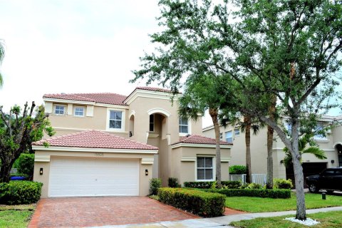 Villa ou maison à vendre à Miramar, Floride: 5 chambres, 336.77 m2 № 1146853 - photo 1