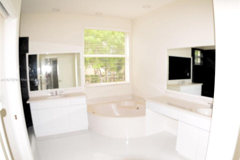 Villa ou maison à vendre à Miramar, Floride: 5 chambres, 336.77 m2 № 1146853 - photo 28