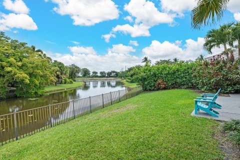 House in Wellington, Florida 4 bedrooms, 380.9 sq.m. № 869077 - photo 7