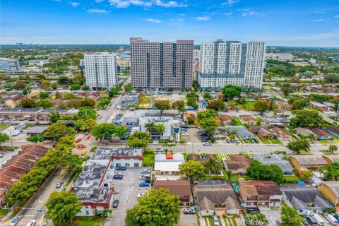 Commercial property in Sweetwater, Florida № 1170739 - photo 11