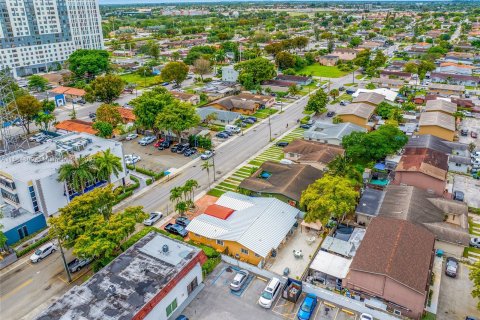 Commercial property in Sweetwater, Florida № 1170739 - photo 4