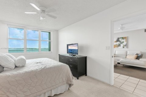 Снять в аренду квартиру в Майами, Флорида 2 спальни, 89.19м2, № 1170738 - фото 30