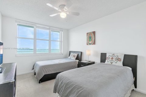 Снять в аренду квартиру в Майами, Флорида 2 спальни, 89.19м2, № 1170738 - фото 5