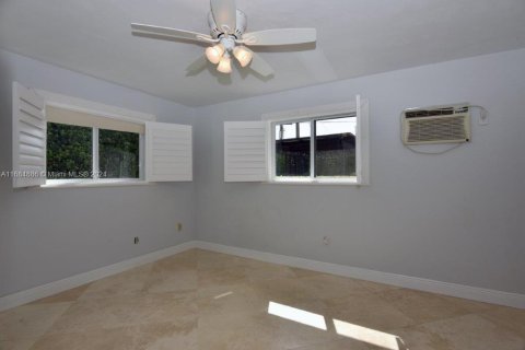 House in Miami, Florida 3 bedrooms, 150.41 sq.m. № 1423577 - photo 14