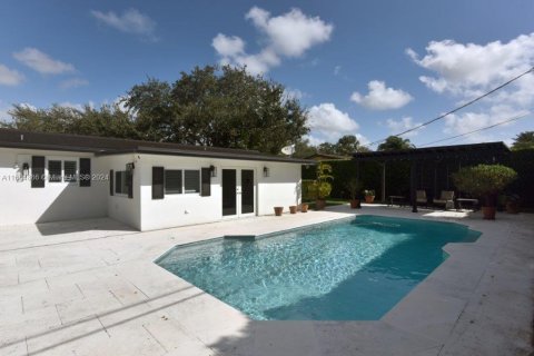 House in Miami, Florida 3 bedrooms, 150.41 sq.m. № 1423577 - photo 6