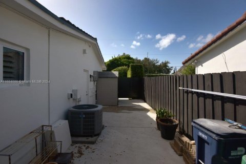 House in Miami, Florida 3 bedrooms, 150.41 sq.m. № 1423577 - photo 26