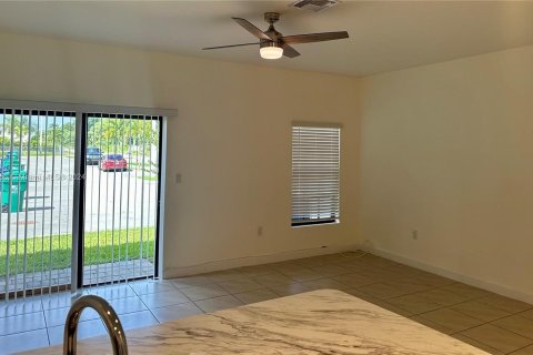 Adosado en venta en Florida City, Florida, 3 dormitorios, 138.24 m2 № 1177524 - foto 6