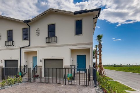 Adosado en venta en Florida City, Florida, 3 dormitorios, 138.24 m2 № 1177524 - foto 1