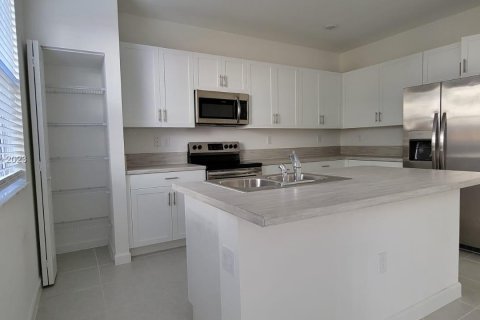 Townhouse in Homestead, Florida 3 bedrooms, 169.73 sq.m. № 843803 - photo 6