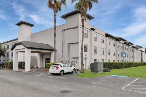 Copropriété à louer à Belle Isle, Floride: 2 chambres, 82.22 m2 № 1378243 - photo 1