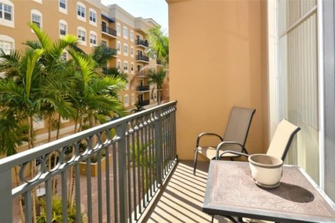 Condo in Sarasota, Florida, 1 bedroom  № 1378109 - photo 8