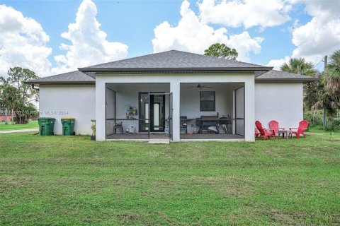 House in Naples, Florida 3 bedrooms, 188.13 sq.m. № 1325470 - photo 25