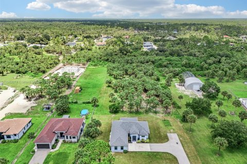 House in Naples, Florida 3 bedrooms, 188.13 sq.m. № 1325470 - photo 28