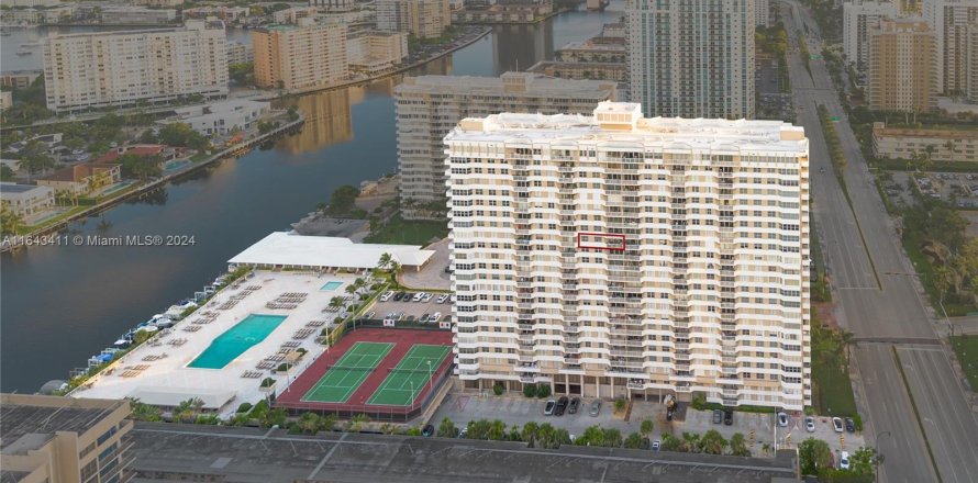 Condo in Hallandale Beach, Florida, 2 bedrooms  № 1325435