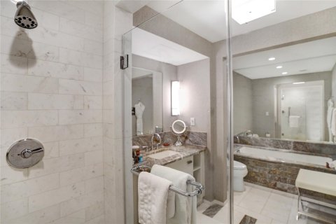 Condo in Fort Lauderdale, Florida, 1 bedroom  № 950251 - photo 11