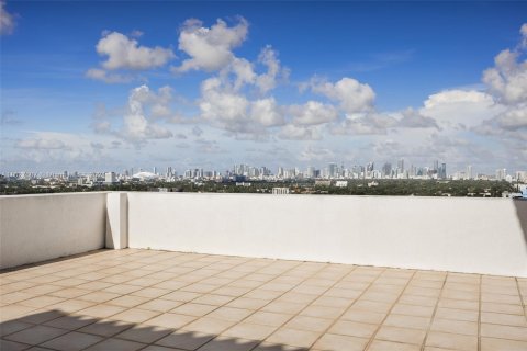 Condominio en venta en Coral Gables, Florida, 3 dormitorios, 121.61 m2 № 1282426 - foto 20