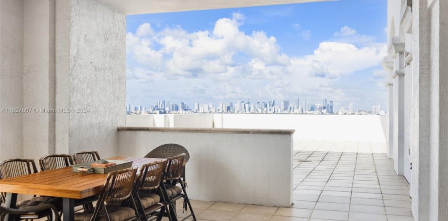 Condominio en Coral Gables, Florida, 3 dormitorios  № 1282426