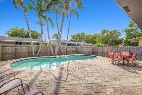 Villa ou maison à vendre à Dania Beach, Floride: 2 chambres, 113.99 m2 № 883908 - photo 16