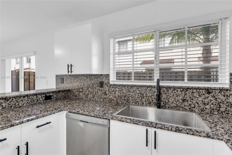 Townhouse in Homestead, Florida 3 bedrooms, 153.94 sq.m. № 1345069 - photo 14