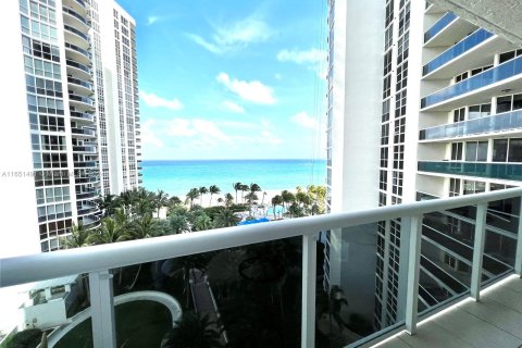 Condominio en alquiler en Fort Lauderdale, Florida, 3 dormitorios, 193.79 m2 № 1345071 - foto 2