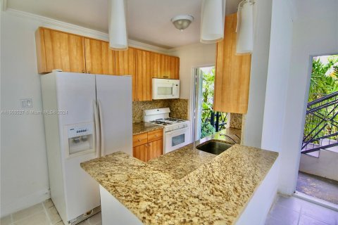 Condo in Miami Beach, Florida, 1 bedroom  № 1345031 - photo 6