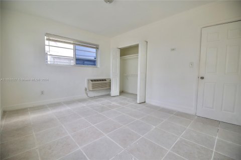 Condo in Miami Beach, Florida, 1 bedroom  № 1345031 - photo 16