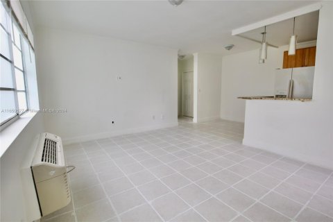 Condo in Miami Beach, Florida, 1 bedroom  № 1345031 - photo 9