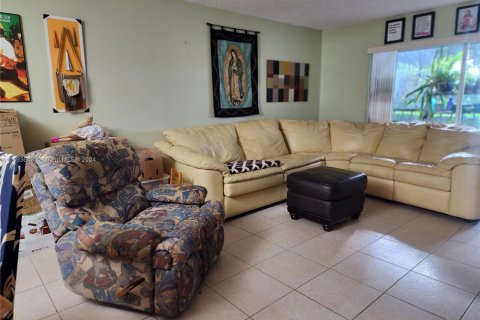 Condo in Lauderhill, Florida, 3 bedrooms  № 1185784 - photo 3