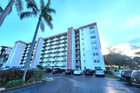 Condo in Lauderhill, Florida, 3 bedrooms  № 1185784 - photo 1