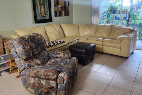 Condo in Lauderhill, Florida, 3 bedrooms  № 1185784 - photo 8