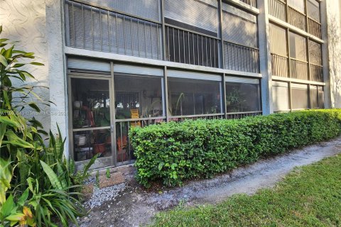 Condo in Lauderhill, Florida, 3 bedrooms  № 1185784 - photo 22