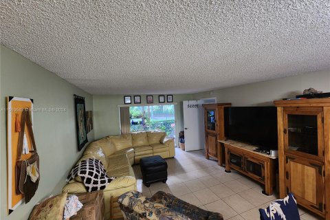 Copropriété à vendre à Lauderhill, Floride: 3 chambres, 148.64 m2 № 1185784 - photo 6