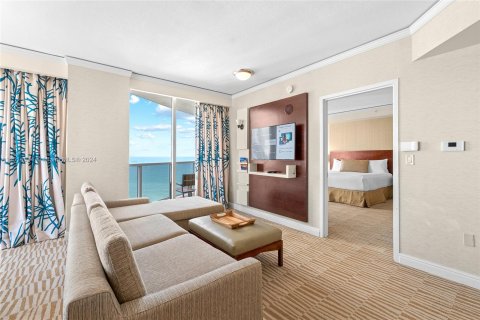 Condo in Sunny Isles Beach, Florida, 1 bedroom  № 948780 - photo 9