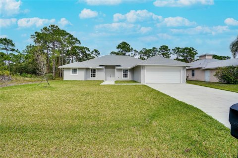 House in Port St. Lucie, Florida 3 bedrooms, 268.67 sq.m. № 948822 - photo 2