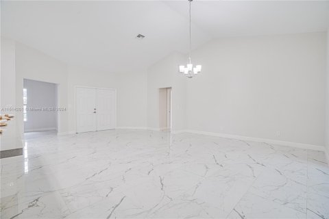 House in Port St. Lucie, Florida 3 bedrooms, 268.67 sq.m. № 948822 - photo 7