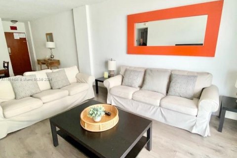 Condominio en venta en Hollywood, Florida, 1 dormitorio, 81.2 m2 № 948821 - foto 2