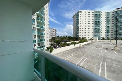 Condominio en venta en Hollywood, Florida, 1 dormitorio, 81.2 m2 № 948821 - foto 25