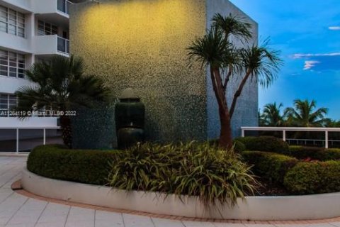 Condominio en alquiler en Miami Beach, Florida, 1 dormitorio, 78.5 m2 № 70270 - foto 3