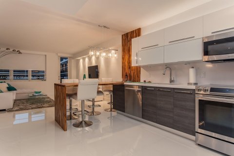 Condominio en alquiler en Miami Beach, Florida, 1 dormitorio, 78.5 m2 № 70270 - foto 10